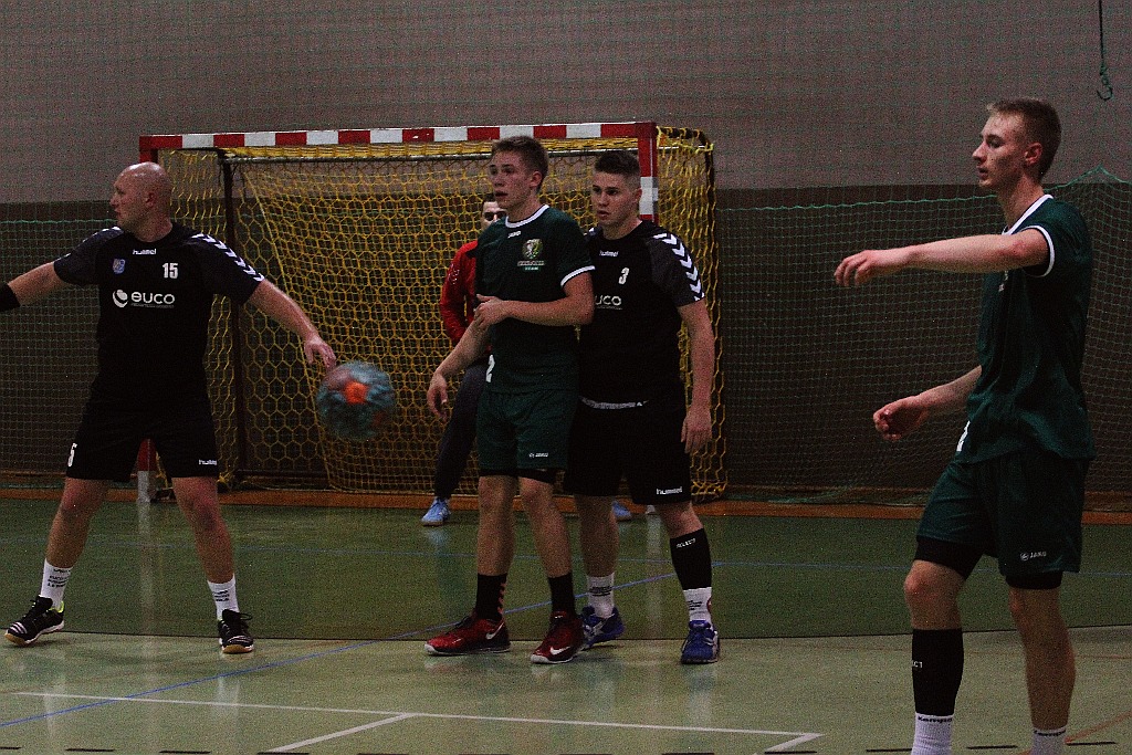 Piłkarze ręczni Dziewiątki przegrali na inaugurację sezonu