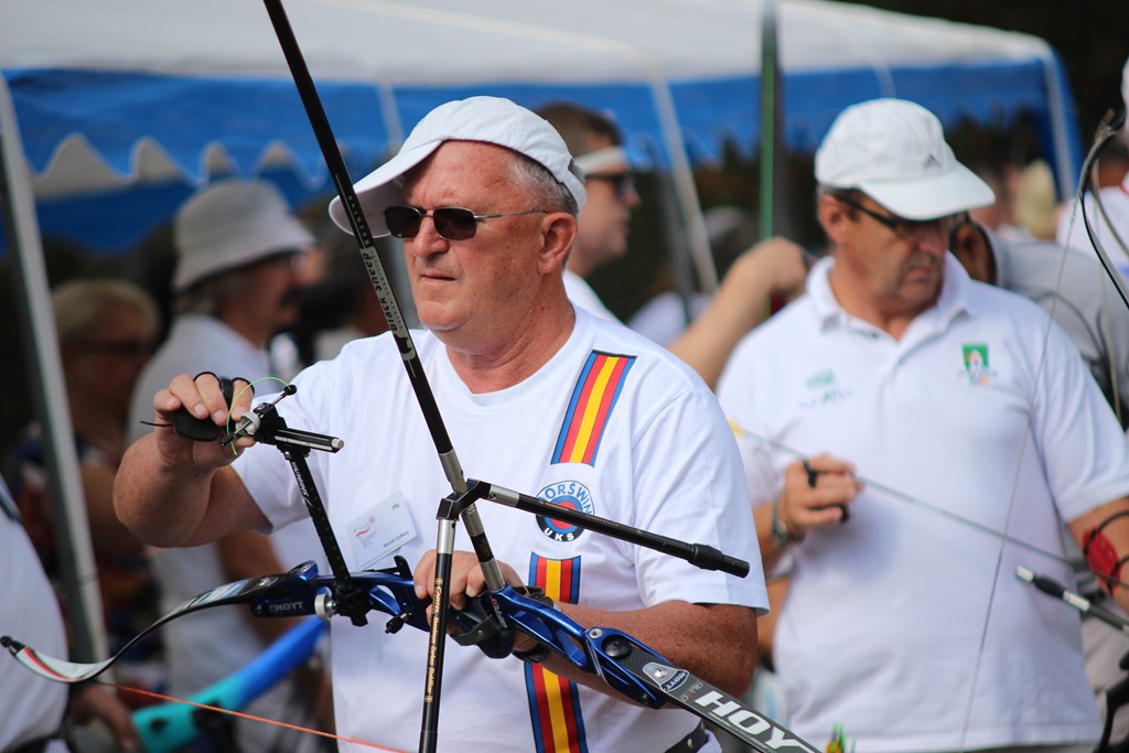 Na torach łuczniczych przy ul. Radosnej strzelają oldboje