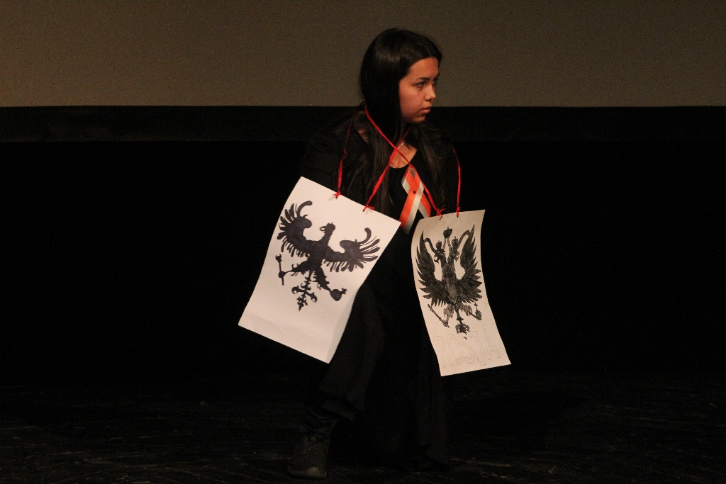Młodzież wystawiła na scenie teatru własne minispektakle
