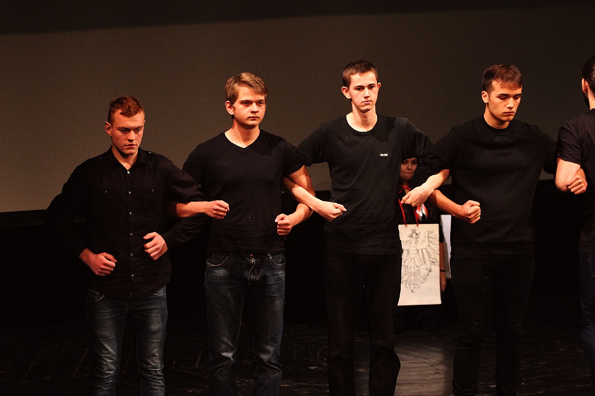 Młodzież wystawiła na scenie teatru własne minispektakle
