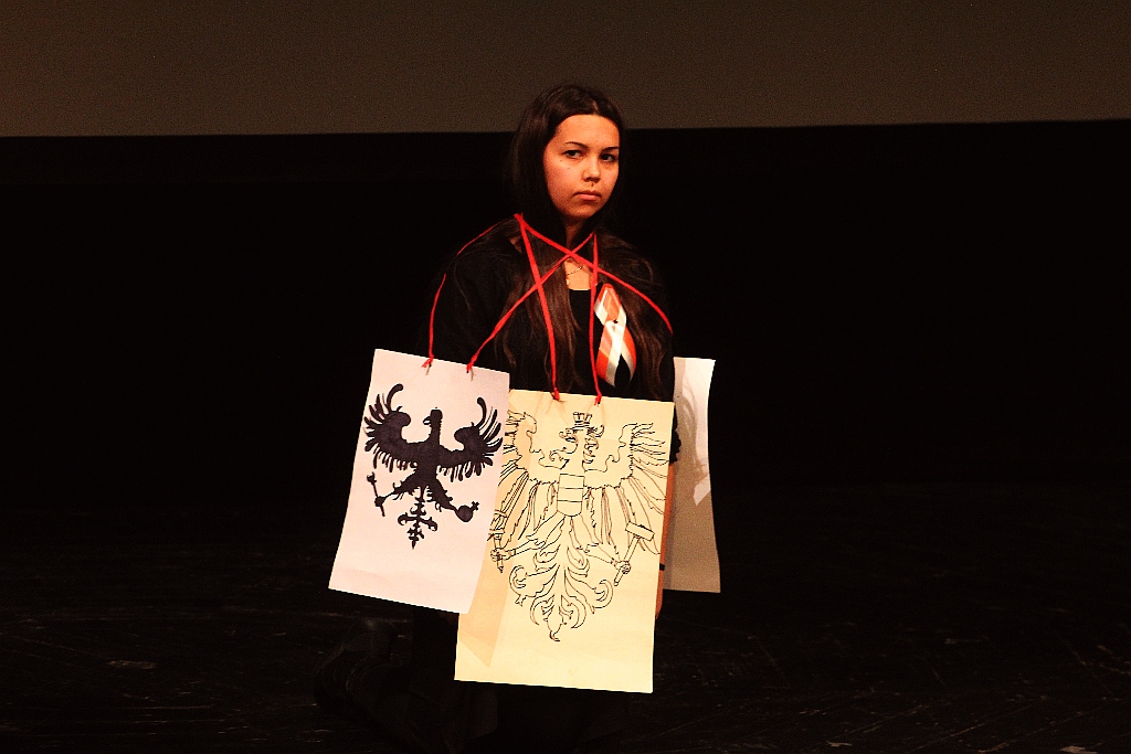 Młodzież wystawiła na scenie teatru własne minispektakle
