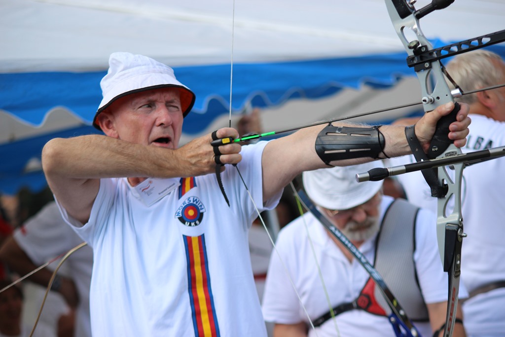 Na torach łuczniczych przy ul. Radosnej strzelają oldboje