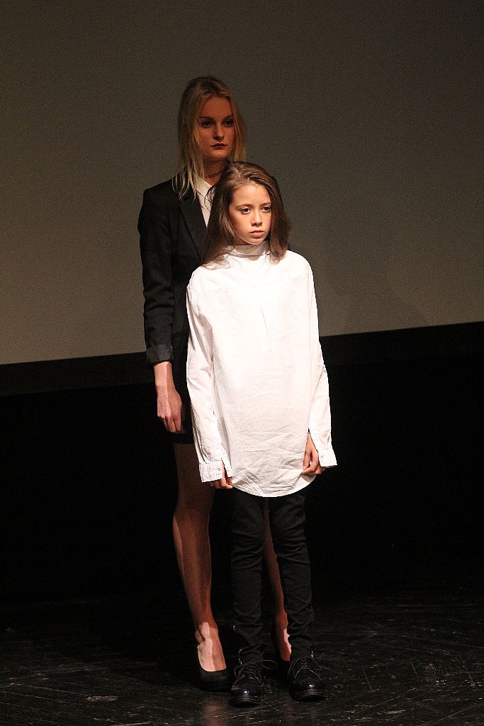 Młodzież wystawiła na scenie teatru własne minispektakle

