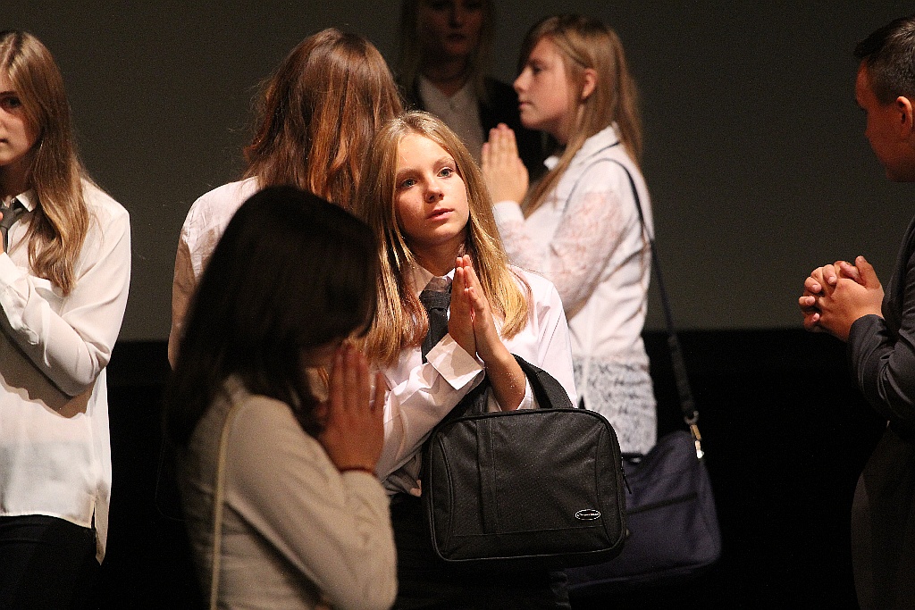 Młodzież wystawiła na scenie teatru własne minispektakle
