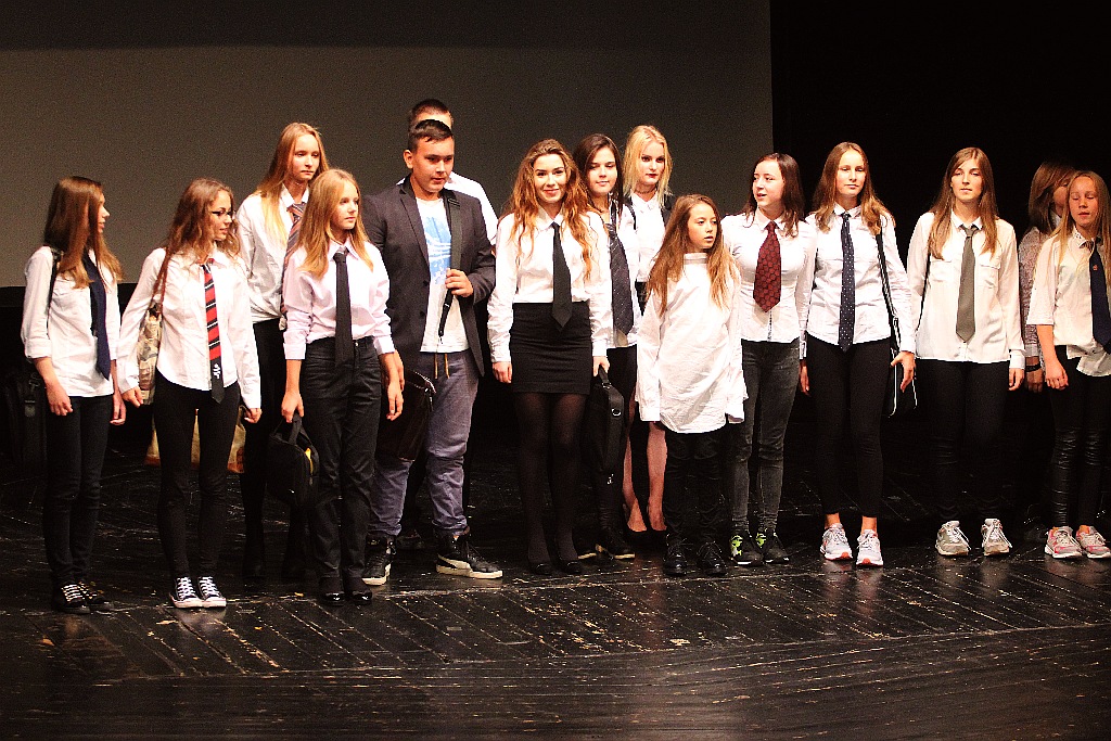 Młodzież wystawiła na scenie teatru własne minispektakle
