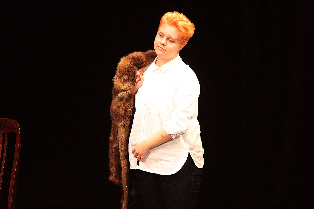 Młodzież wystawiła na scenie teatru własne minispektakle
