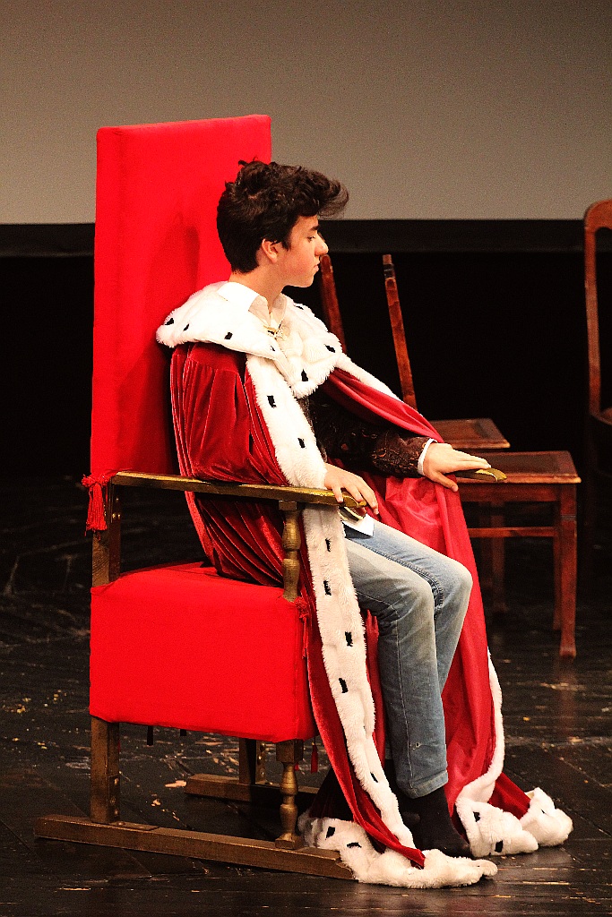 Młodzież wystawiła na scenie teatru własne minispektakle
