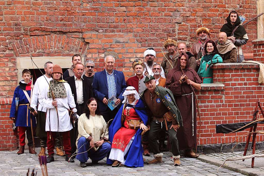 Kilkunastu łuczników z całej Polski walczyło na legnickim zamku