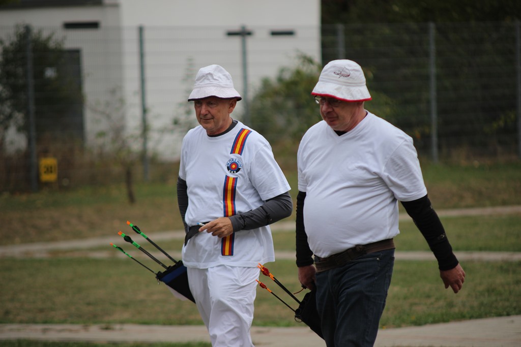 Na torach łuczniczych przy ul. Radosnej strzelają oldboje cz2