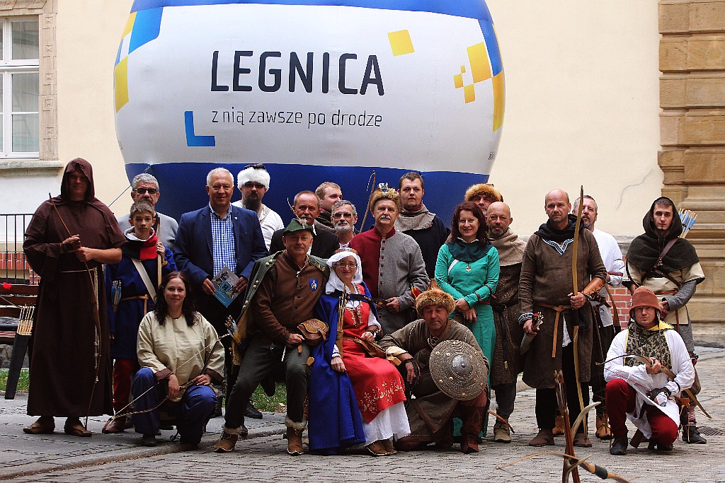 Kilkunastu łuczników z całej Polski walczyło na legnickim zamku