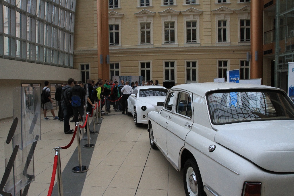 Dolnośląski Festiwal Nauki. Nowy model samochodu Warszawa