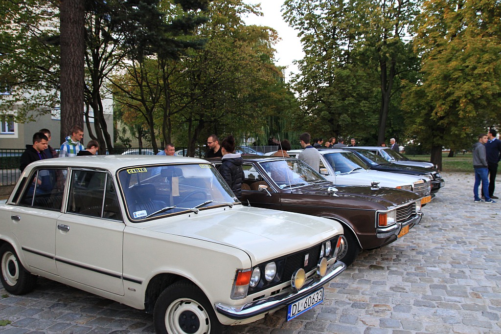 Kilkanaście samochodów wzięło udział w pikniku motoryzacyjnym