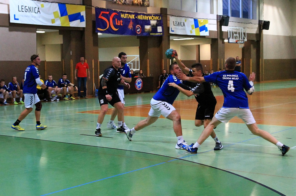 Pierwsze punkty piłkarzy ręcznych UKS Dziewiątka Legnica