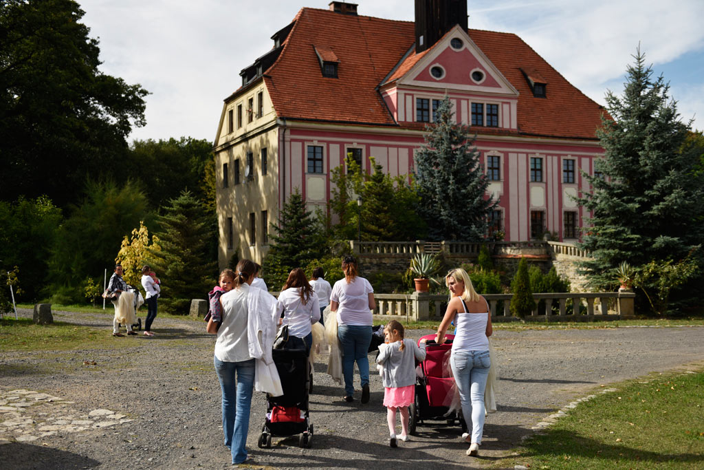 Sesja fotograficzna karmiących mam widziana okiem aparatu