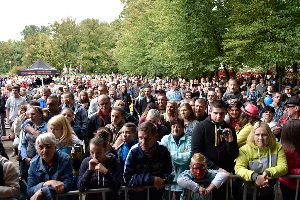 Tysiące legniczan bawiły się na wielkiej dyskotece w parku