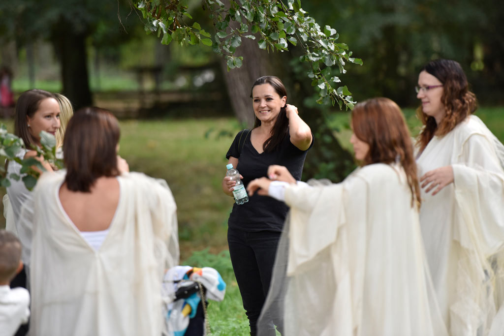 Sesja fotograficzna karmiących mam widziana okiem aparatu