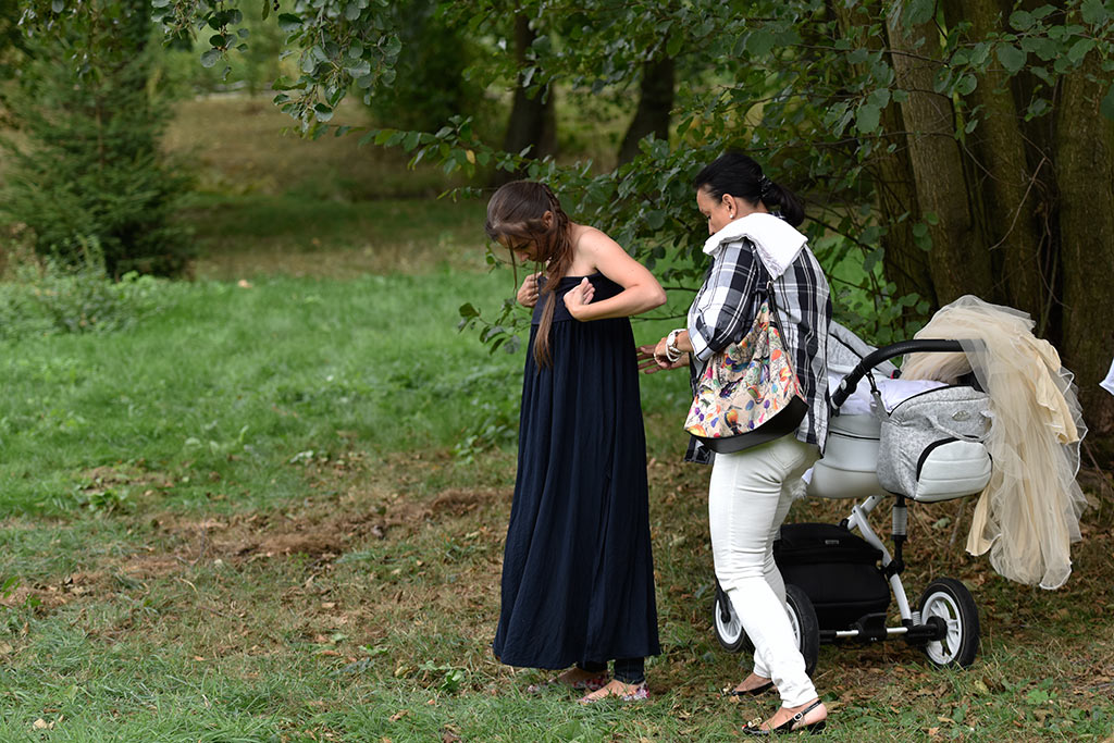 Sesja fotograficzna karmiących mam widziana okiem aparatu