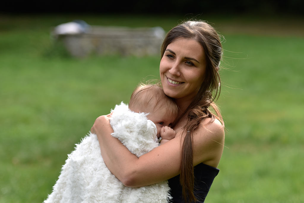 Sesja fotograficzna karmiących mam widziana okiem aparatu