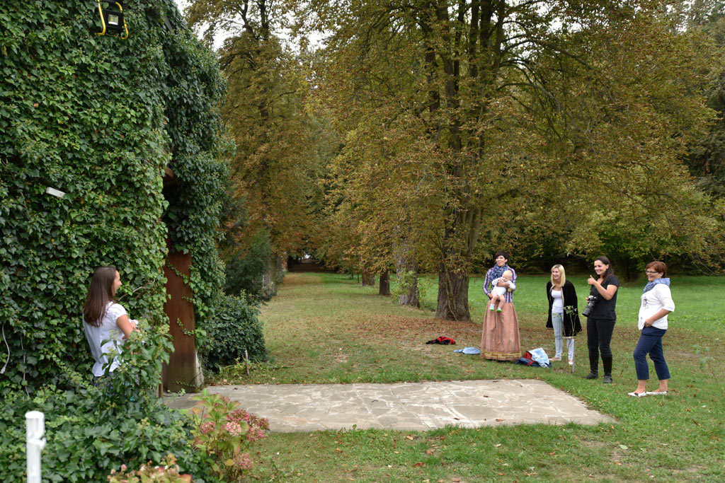 Sesja fotograficzna karmiących mam widziana okiem aparatu