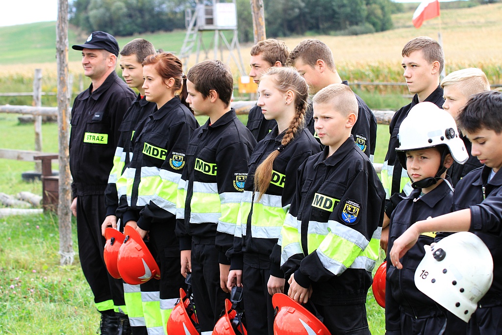 Młodzi strażacy podczas zawodów testowali nowy tor przeszkód