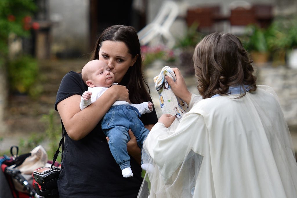 Sesja fotograficzna karmiących mam widziana okiem aparatu