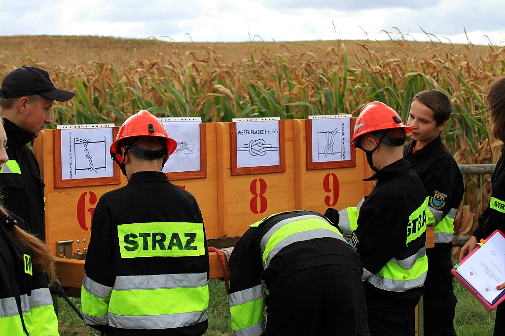 Młodzi strażacy podczas zawodów testowali nowy tor przeszkód