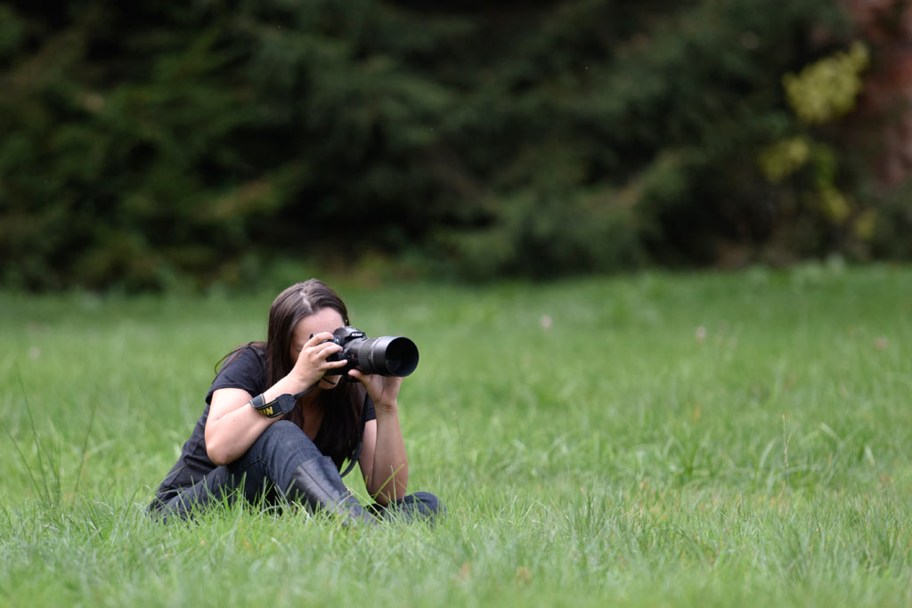 Sesja fotograficzna karmiących mam widziana okiem aparatu