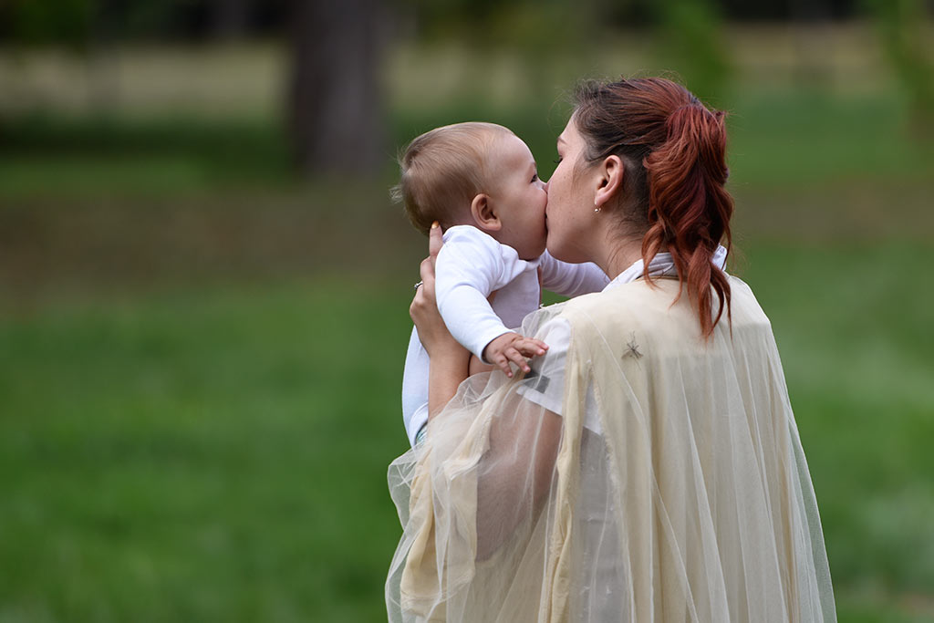 Sesja fotograficzna karmiących mam widziana okiem aparatu