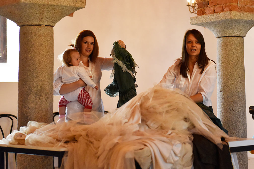 Sesja fotograficzna karmiących mam widziana okiem aparatu