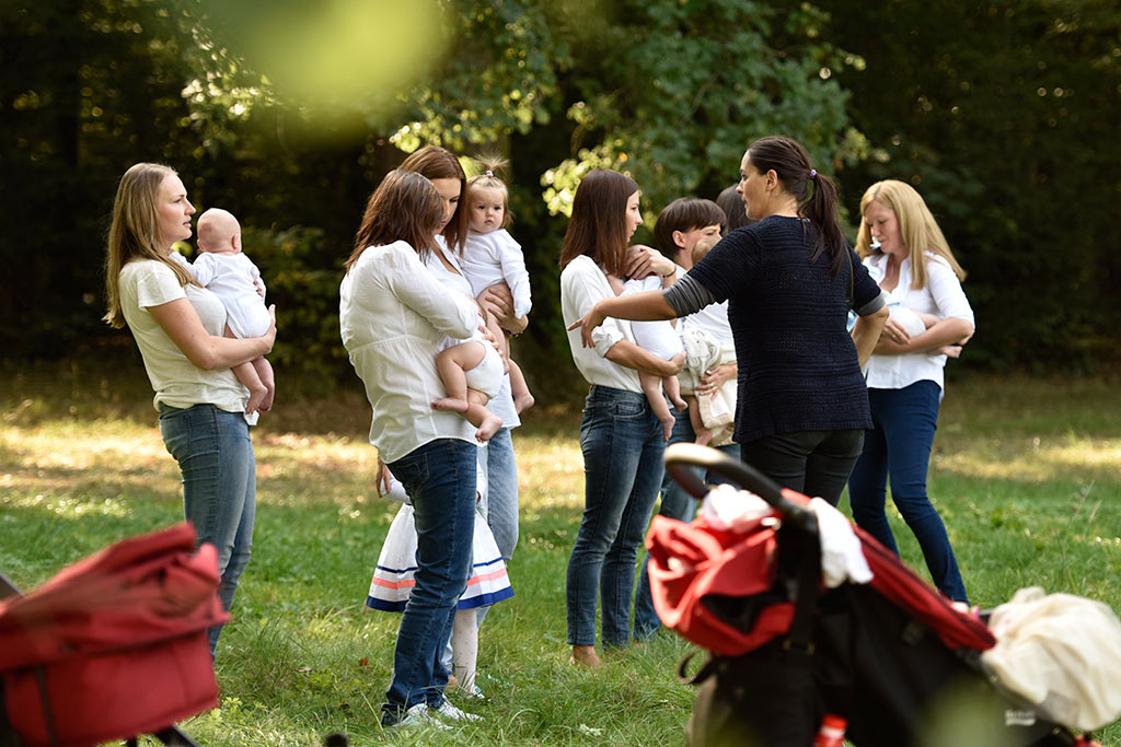 Sesja fotograficzna karmiących mam widziana okiem aparatu