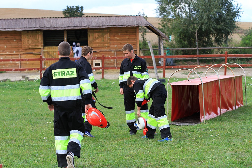 Młodzi strażacy podczas zawodów testowali nowy tor przeszkód