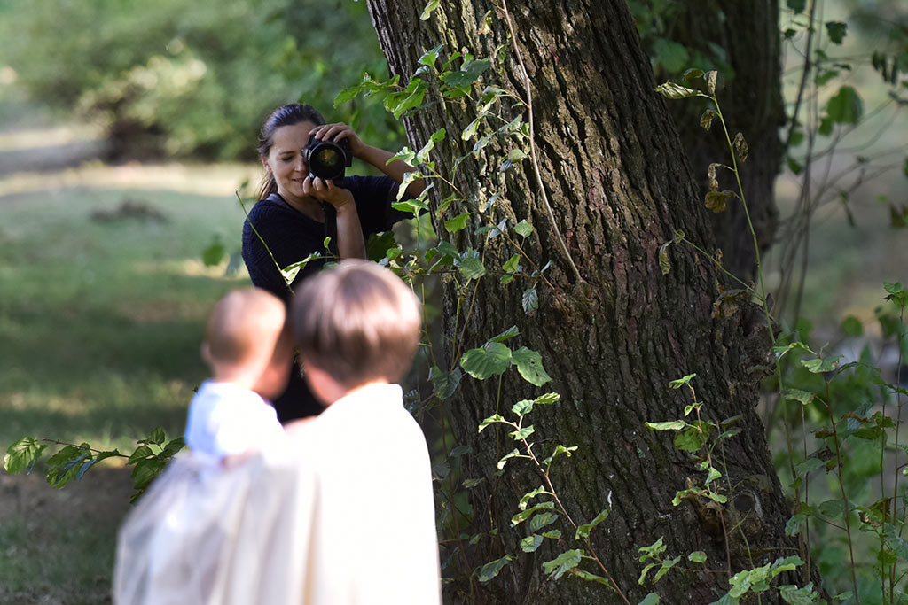 Sesja fotograficzna karmiących mam widziana okiem aparatu