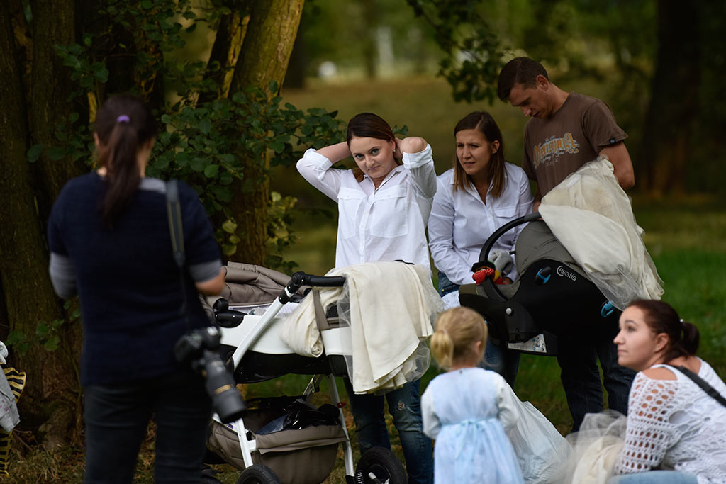 Sesja fotograficzna karmiących mam widziana okiem aparatu