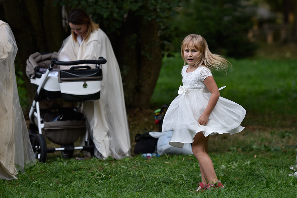Sesja fotograficzna karmiących mam widziana okiem aparatu