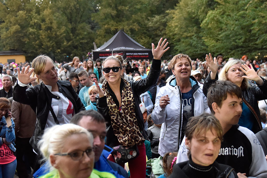 Tysiące legniczan bawiły się na wielkiej dyskotece w parku