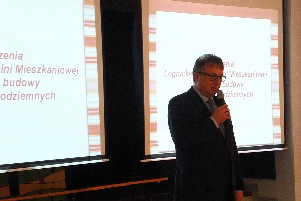 Mieszkańcy ulicy Kosmicznej mają podziemny śmietnik