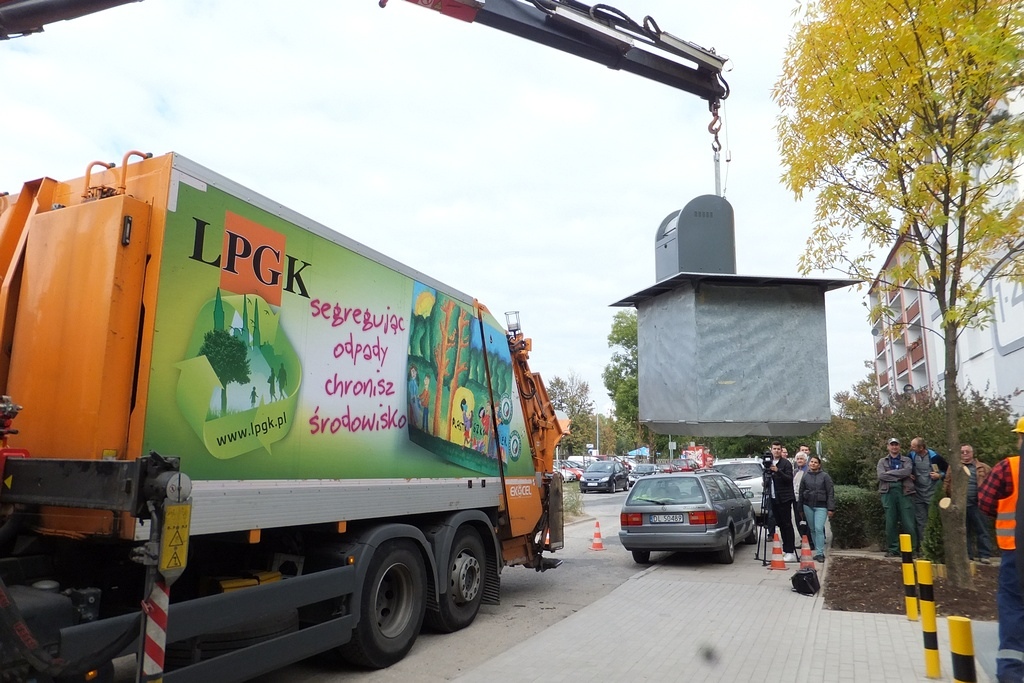 Mieszkańcy ulicy Kosmicznej mają podziemny śmietnik