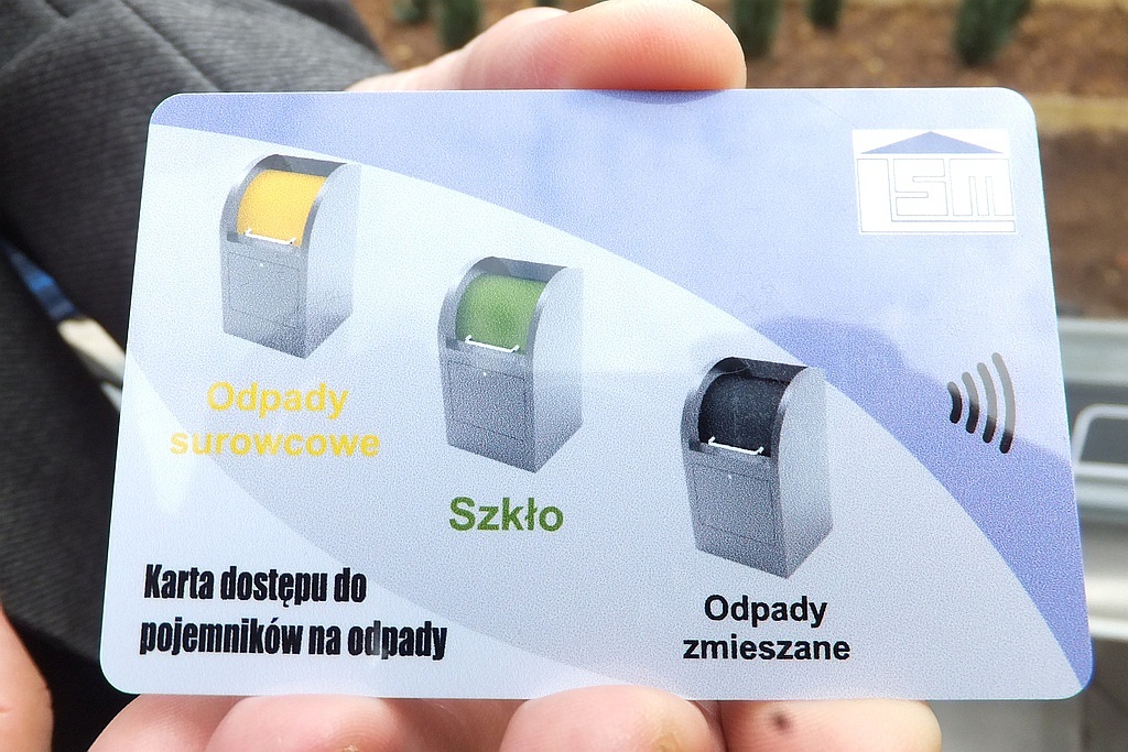 Mieszkańcy ulicy Kosmicznej mają podziemny śmietnik