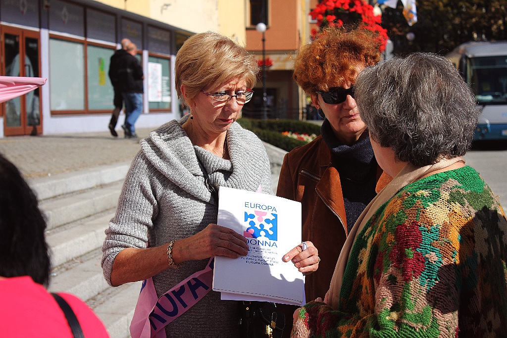 Kobiety z Europa Donna maszerując nawoływały do profilaktyki