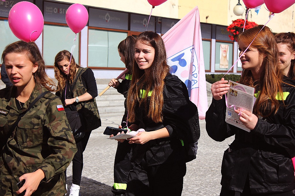 Kobiety z Europa Donna maszerując nawoływały do profilaktyki