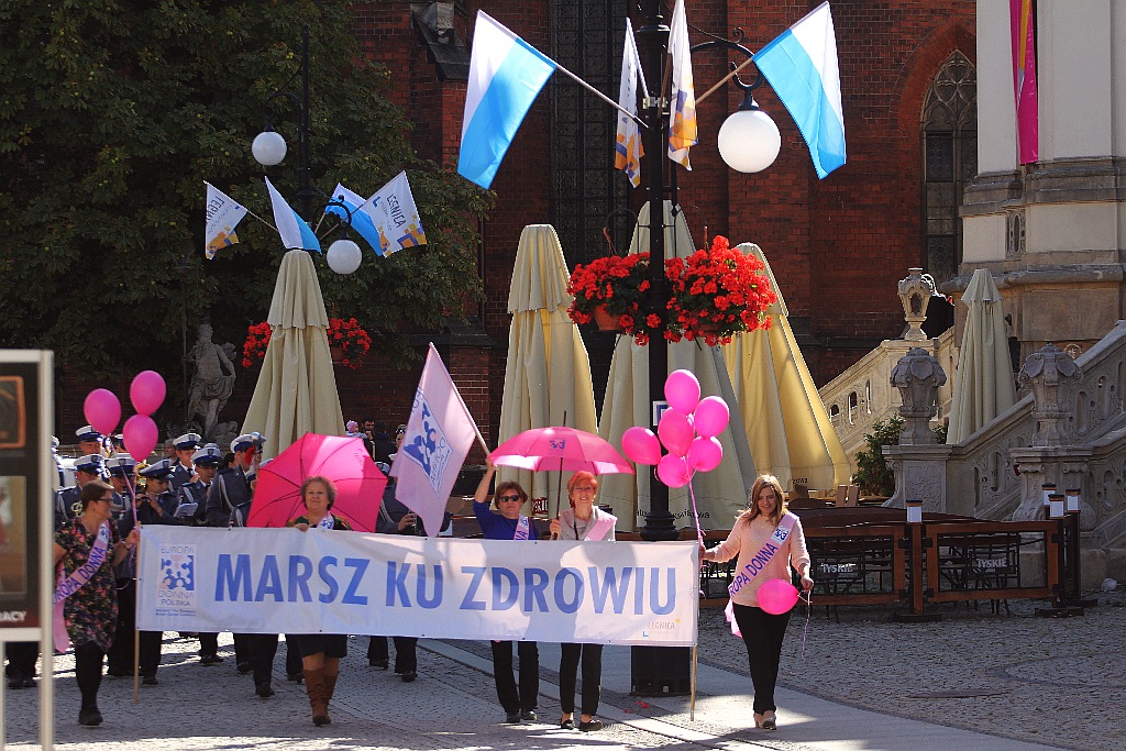 Kobiety z Europa Donna maszerując nawoływały do profilaktyki