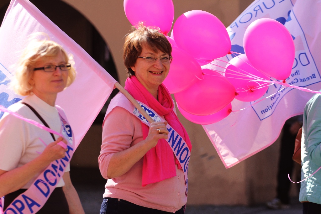 Kobiety z Europa Donna maszerując nawoływały do profilaktyki
