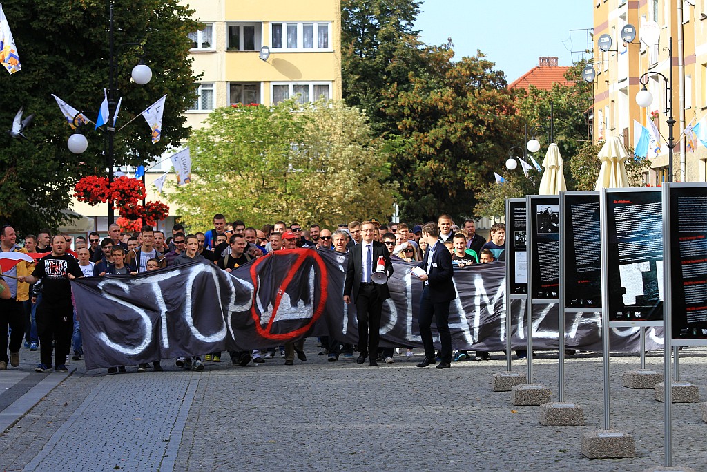 Zwolennicy Kukiza protestowali w Rynku przeciwko uchodźcom