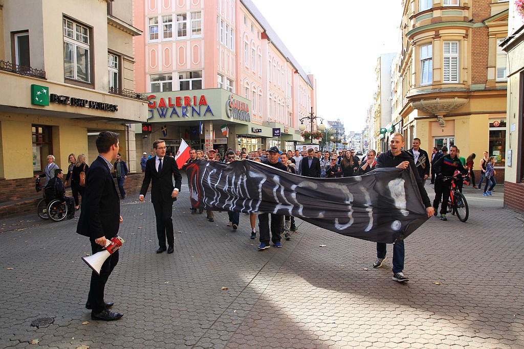 Zwolennicy Kukiza protestowali w Rynku przeciwko uchodźcom