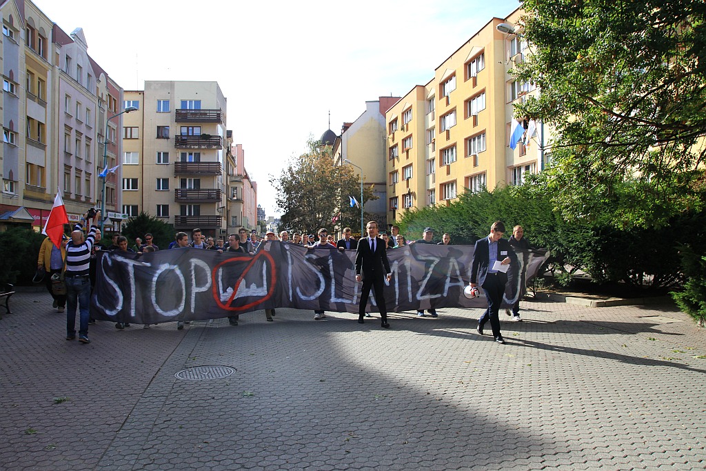 Zwolennicy Kukiza protestowali w Rynku przeciwko uchodźcom