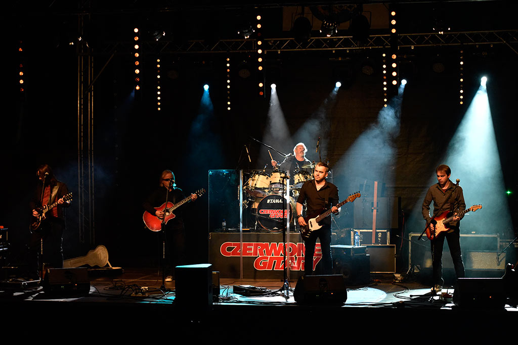 Ponad tysiac osób bawiło się na koncercie Czerwonych Gitar