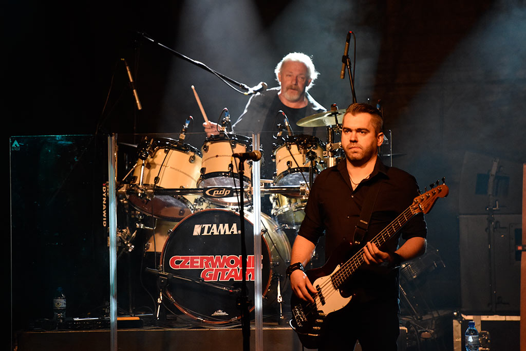Ponad tysiac osób bawiło się na koncercie Czerwonych Gitar