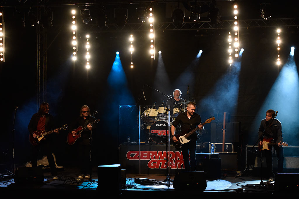 Ponad tysiac osób bawiło się na koncercie Czerwonych Gitar