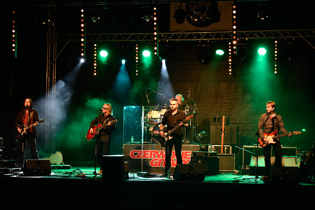 Ponad tysiac osób bawiło się na koncercie Czerwonych Gitar