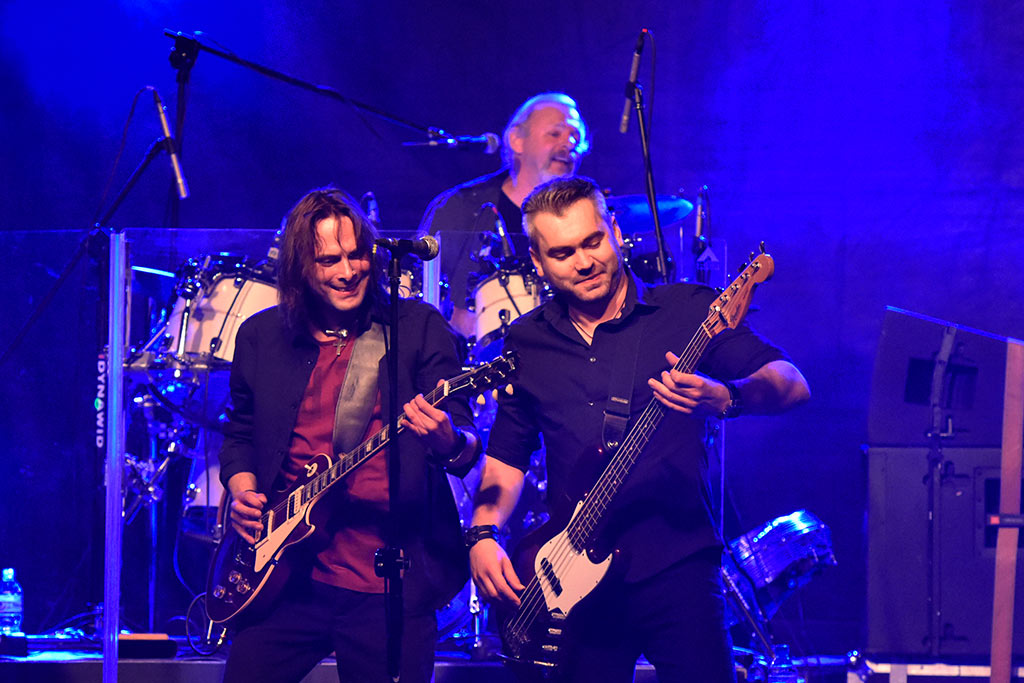 Ponad tysiac osób bawiło się na koncercie Czerwonych Gitar